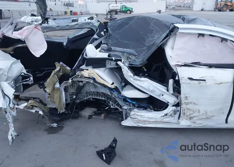 2022 Tesla Model Y Long Range Dual Motor All-Wheel Drive z USA, uszkodzony, nr VIN 7SAYGDEE5NF552504